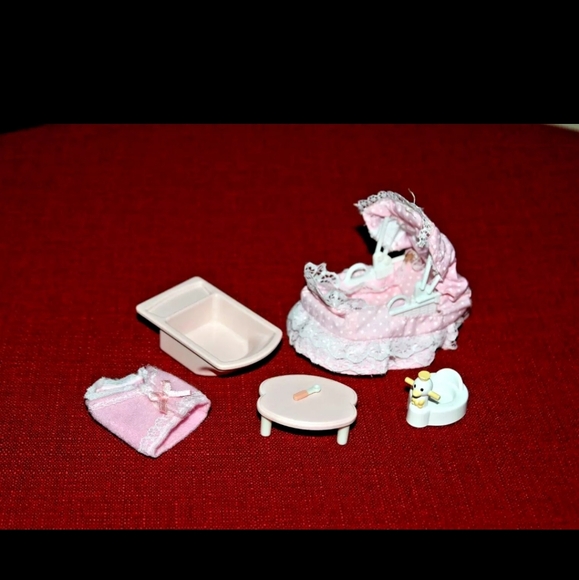 Calico Critters Sophie's Love 'n Care nursery bassinet tub table potty - Picture 2 of 5